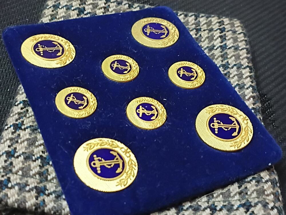 Vintage US Navy Uniform Button Set 4 Large 4 Small Cotter Pins Case Gilt Eagle